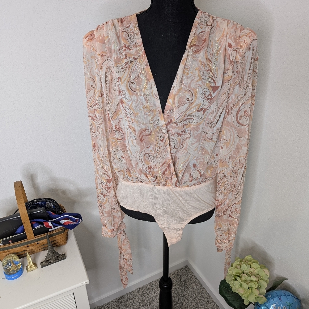 💘 NWT Fashion Nova Paisley Long Sleeve Deep V Bodysuit XL - Picture 7 of 12
